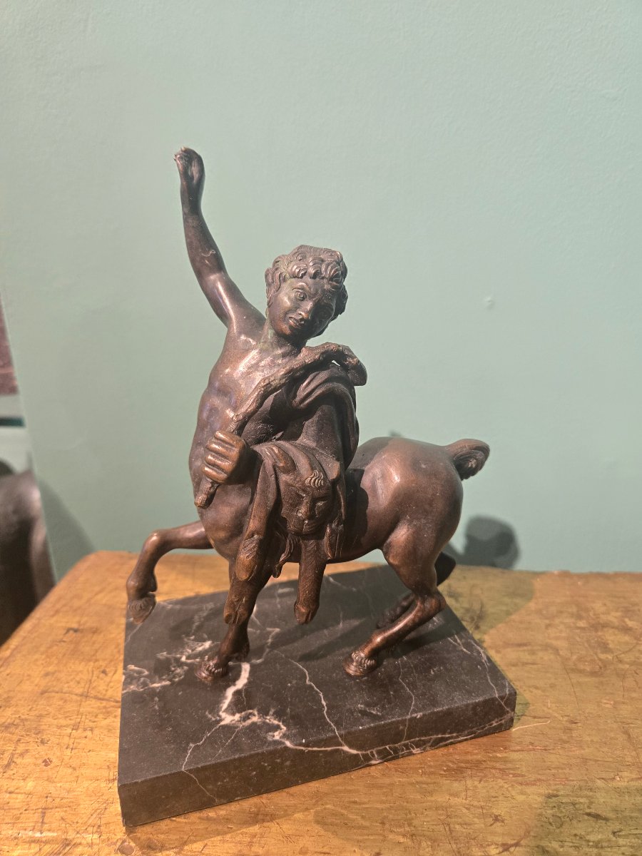 Piccola coppia di sculture in bronzo " Centauri" h 18 x 15, basetta in marmo, fine XIX secolo-photo-4