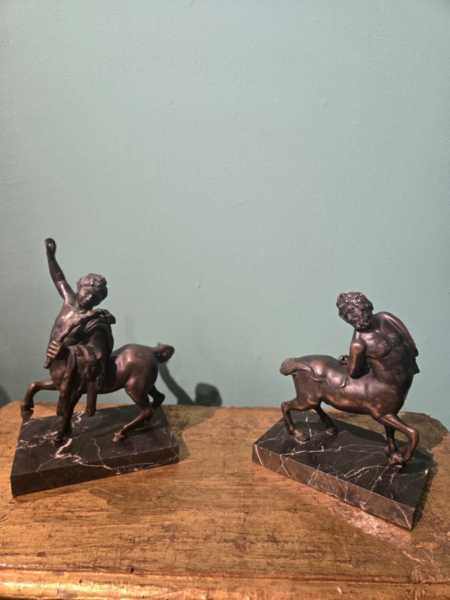 Piccola coppia di sculture in bronzo " Centauri" h 18 x 15, basetta in marmo, fine XIX secolo