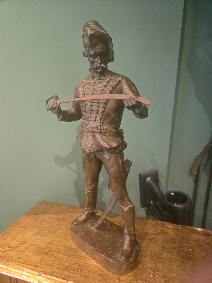 Scultura in bronzo patinato, Ussaro con spada, firmata e datata Strobl 1922 , ottimo stato -photo-2