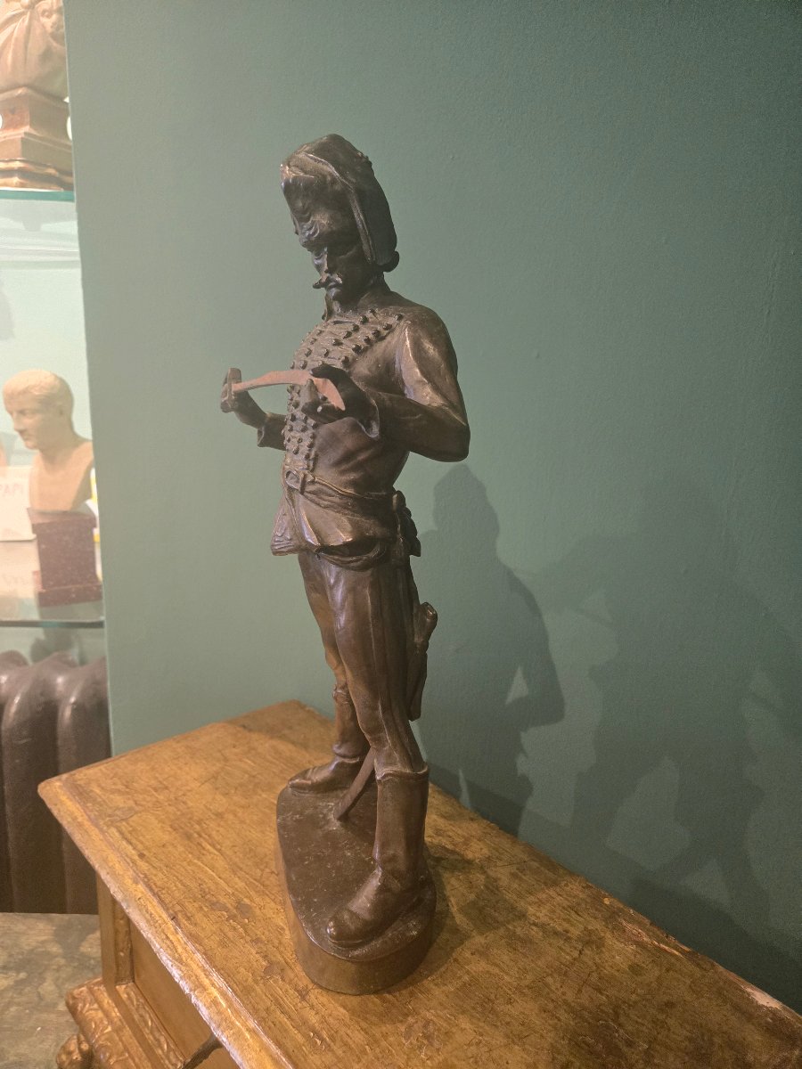 Scultura in bronzo patinato, Ussaro con spada, firmata e datata Strobl 1922 , ottimo stato -photo-6