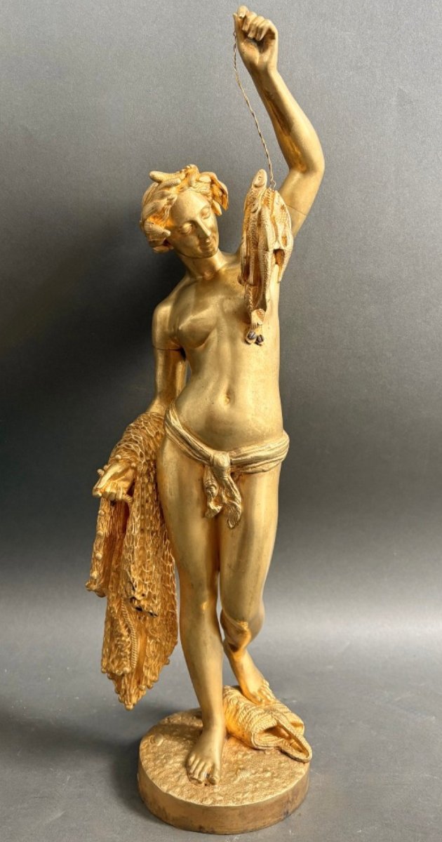Scultura in bronzo dorato, raffigurante La Pescatrice, h 53 cm  XIX secolo, ottimo stato