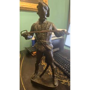 Scultura in bronzo patinato, Ussaro con spada, firmata e datata Strobl 1922 , ottimo stato 