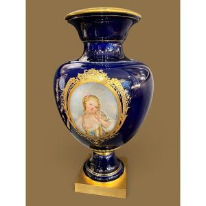 Vase Impérial En Porcelaine De Sèvres - Medallion Signed Virginie Boquet - Napoleon III Period