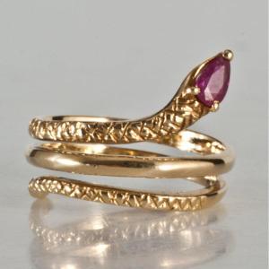 18 Carat Gold Ruby Serpent Ring Eagle Head Hallmark 4.2 Grams