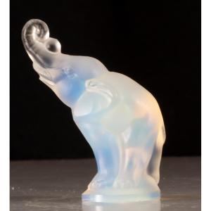 Sabino France Art Deco Opalescent Glass Elephant