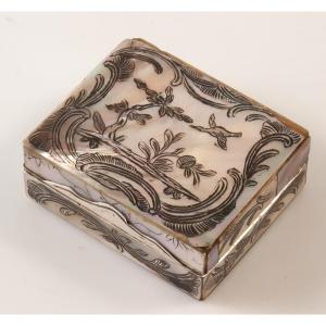Fly Box / Beauty Box In Engraved Mother-of-pearl Silver Frame, Louis XVI Period
