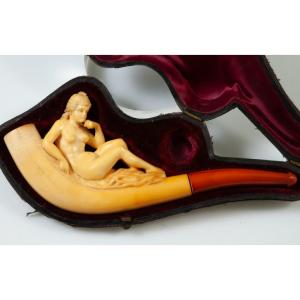 Curiosa Pipe / Erotic Naked Woman In Sea Foam