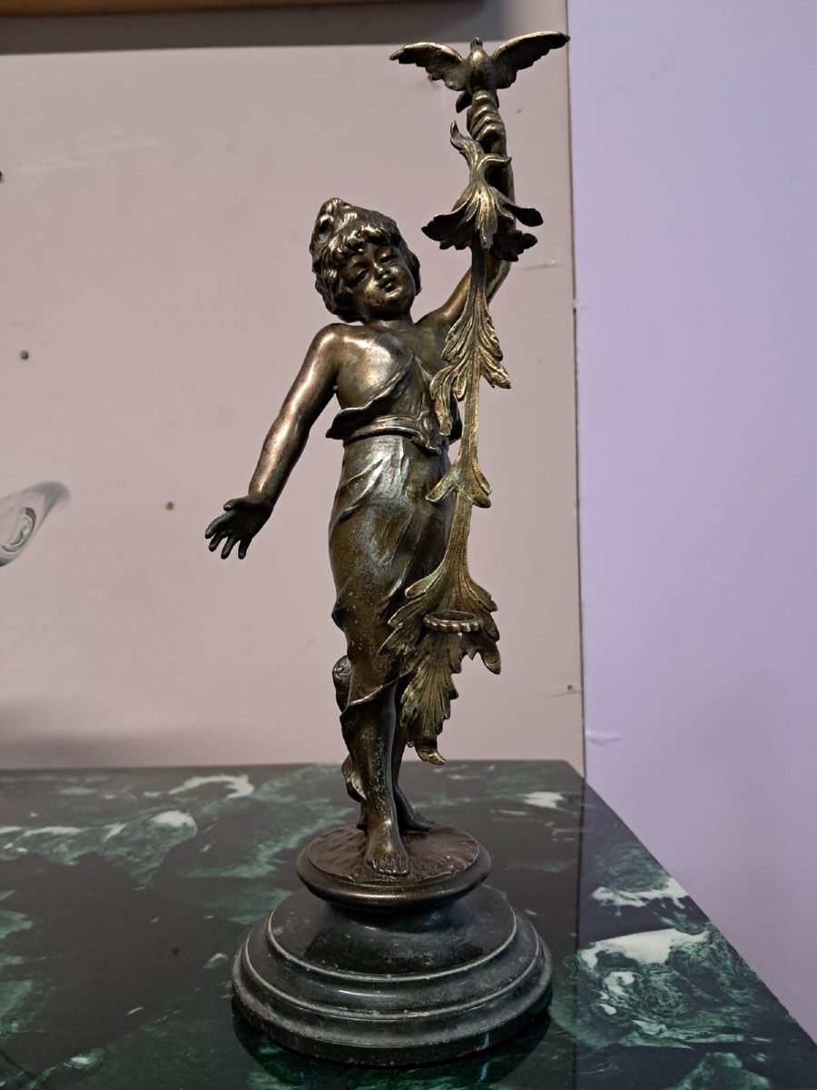 Figura femminile in bronzo patinato e base in marmo nero