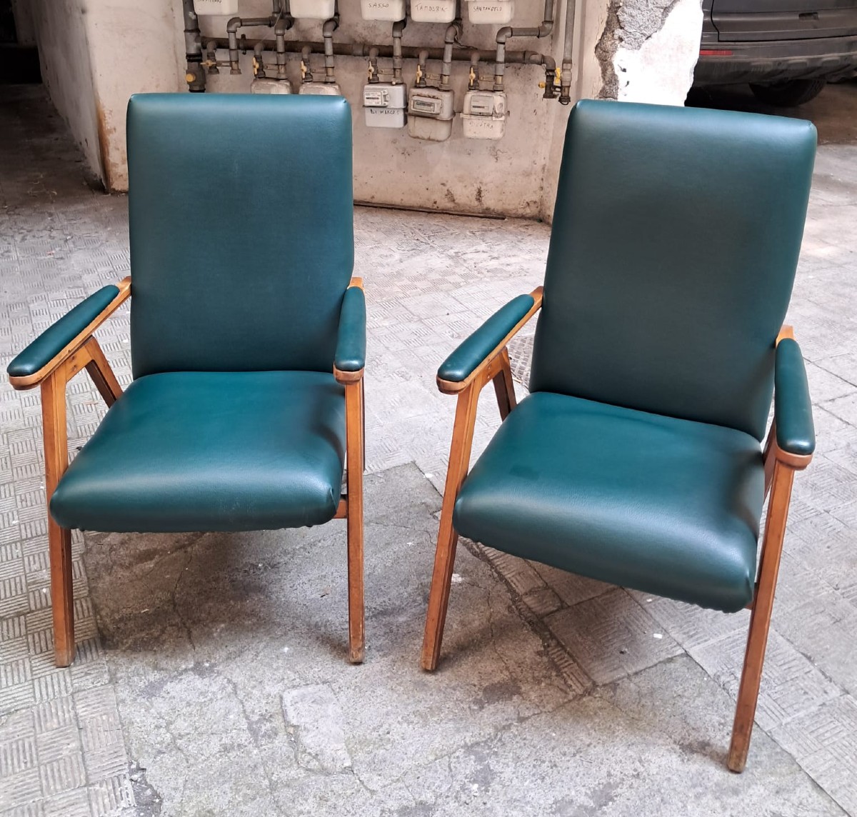 Coppia di poltrone con schienale regolabile