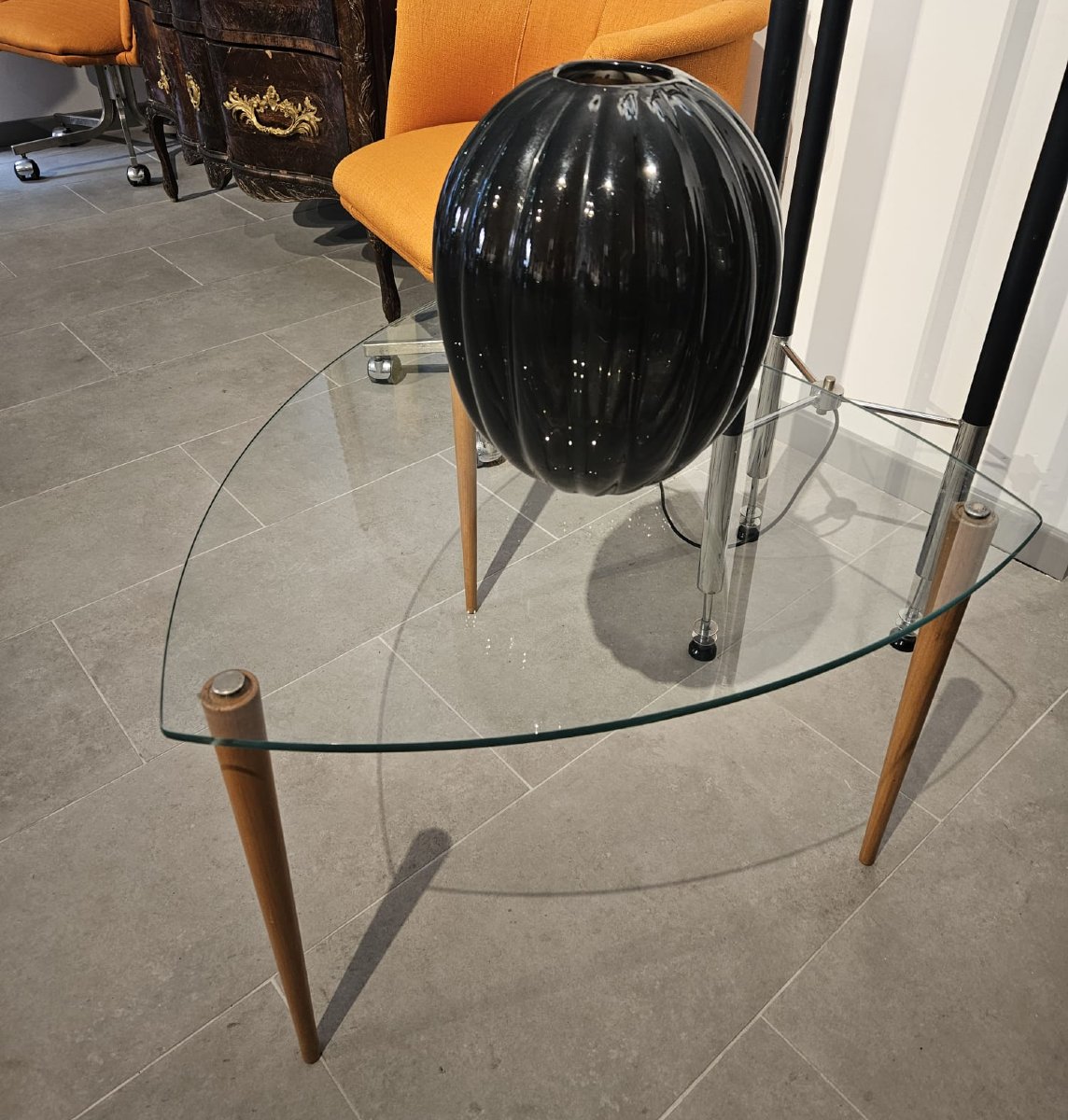 Tavolinetto triangolare anni '50-photo-2