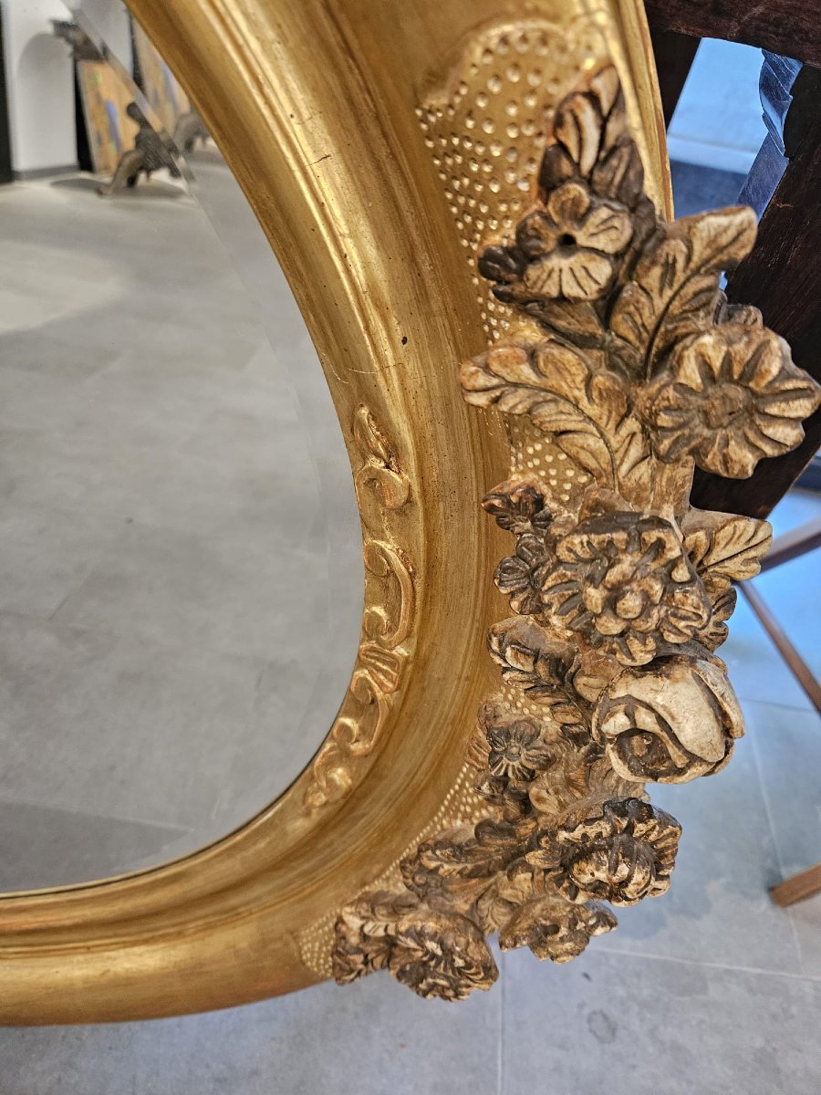 Specchiera in legno intagliato e dorato con fiori-photo-1