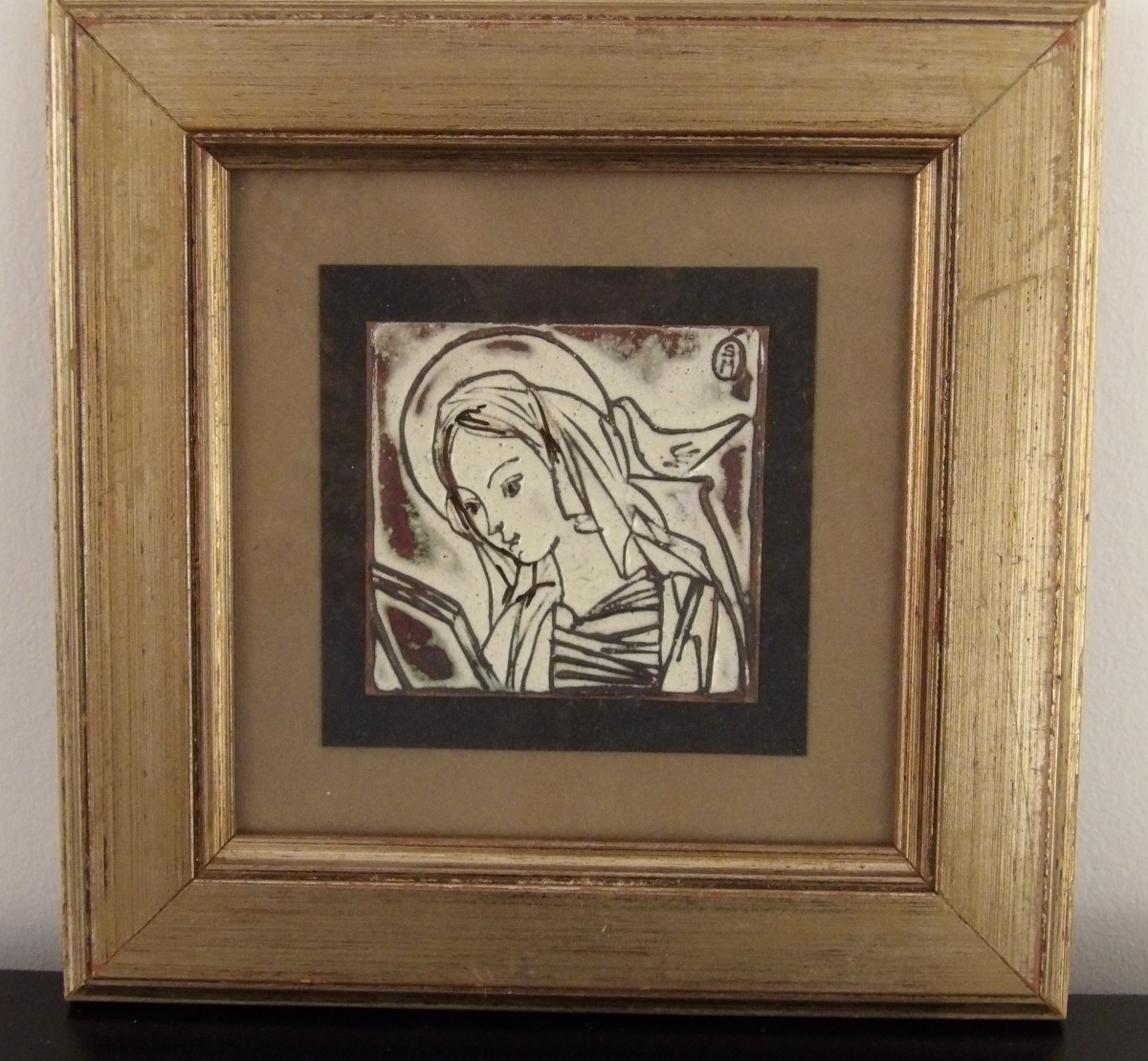 Bassorilievo smaltato dell'artista Salvatore Milluzzo