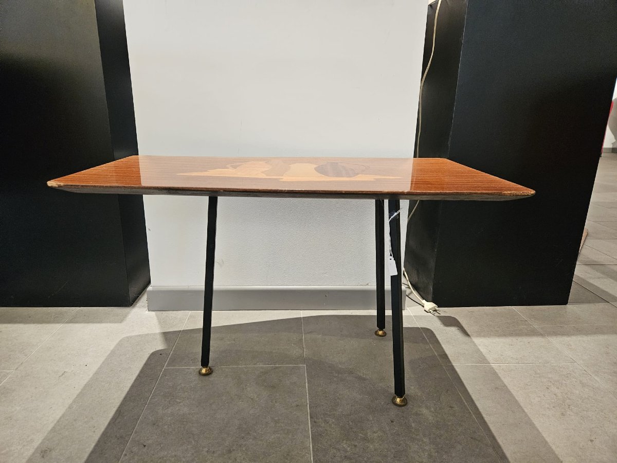Tavolo da caffè basso in legno intarsiato modanato
