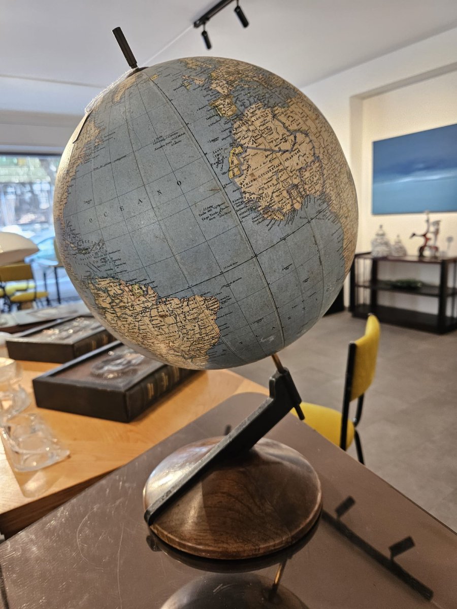 Mappamondo vintage di produzione tedesca