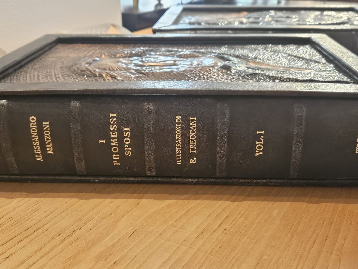 Due volumi dei Promessi Sposi edizione limitata illustrata del 1973-photo-2