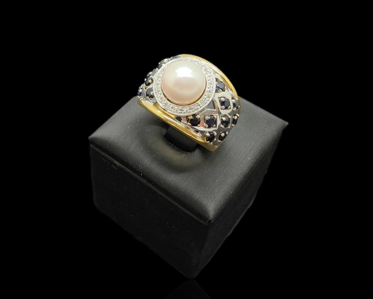 Anello a fascia in oro due colori, perla, zaffiri e diamanti-photo-4