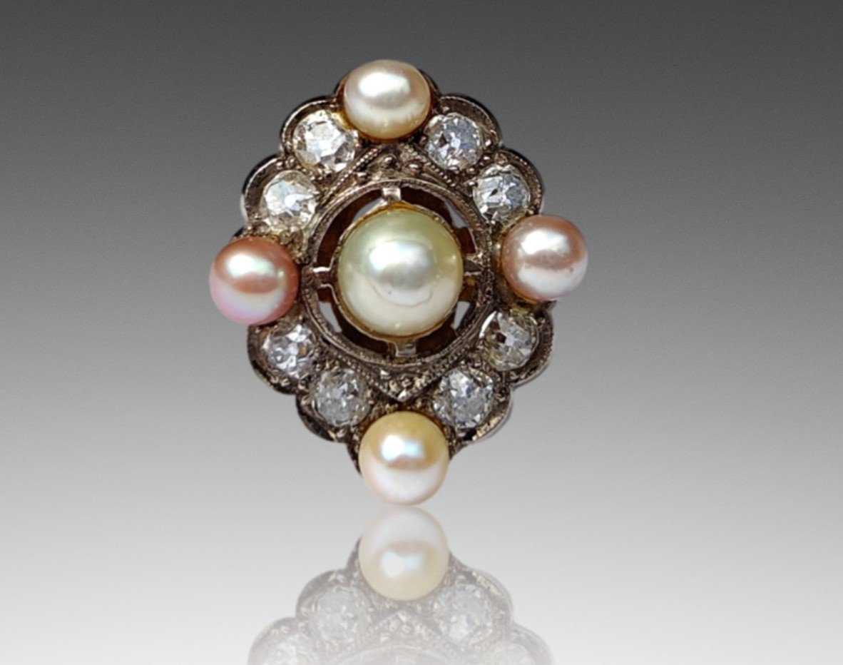 Anello 1890-1920 in oro18kt, perle e diamanti vecchia miniera