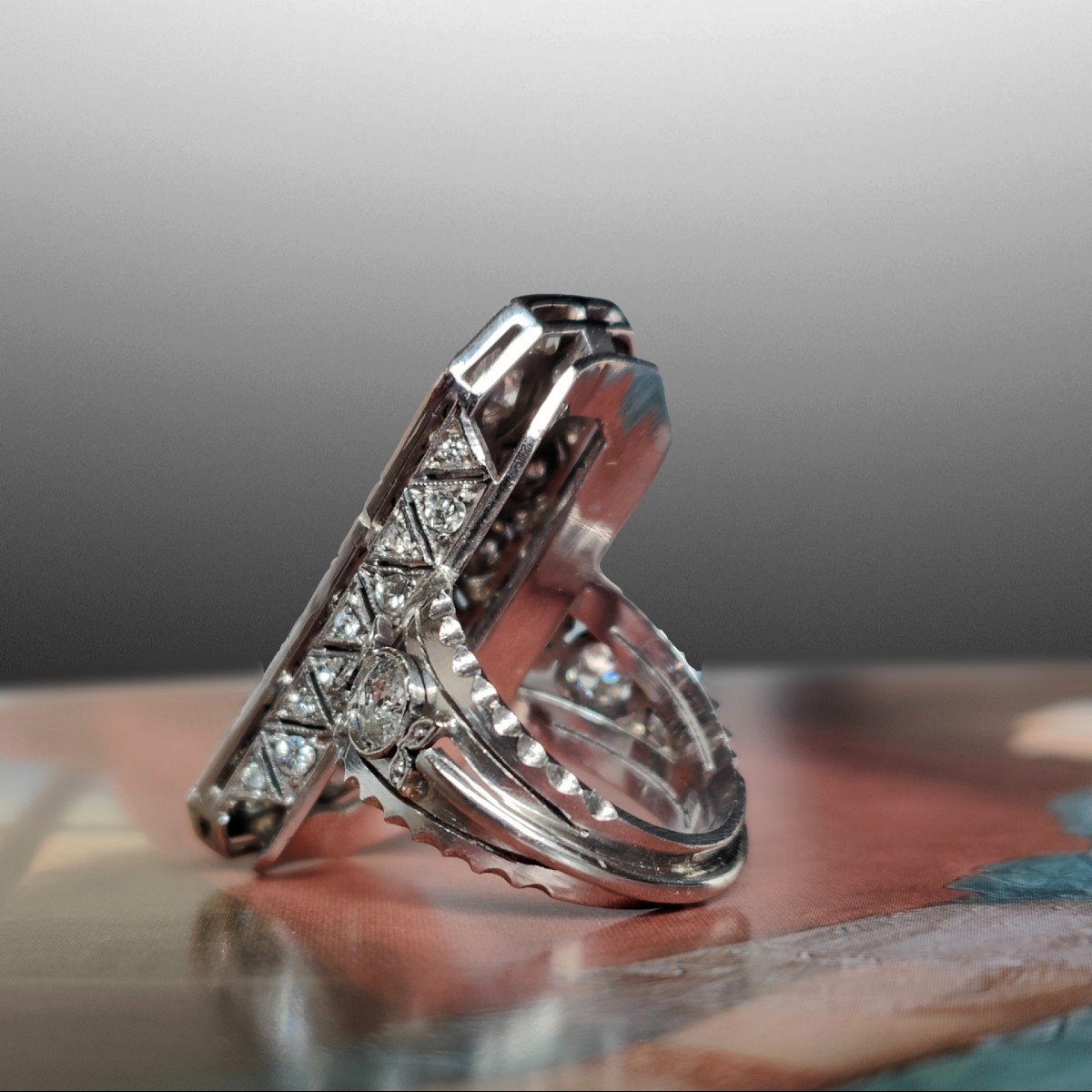 Splendido anello Art Déco in platino con 4.45 ct di diamanti. C 1920-photo-1