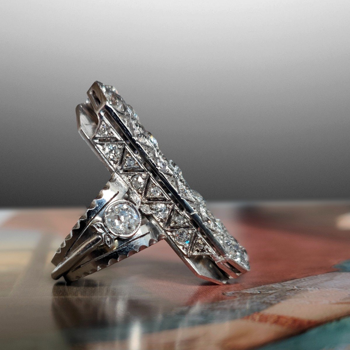 Splendido anello Art Déco in platino con 4.45 ct di diamanti. C 1920-photo-2