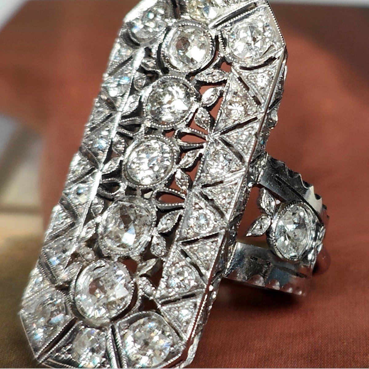 Splendido anello Art Déco in platino con 4.45 ct di diamanti. C 1920-photo-5