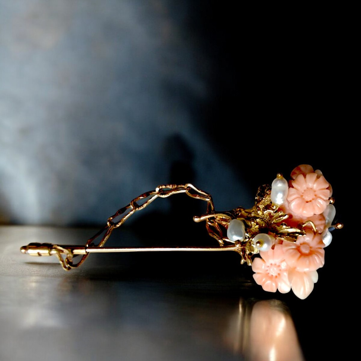 Spilla Anni 60 in oro 18 kt, Corallo Rosa e Perle di Fiume-photo-2