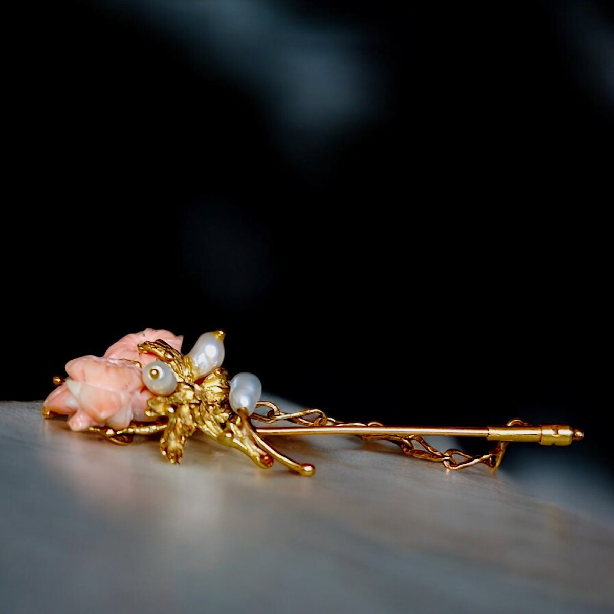 Spilla Anni 60 in oro 18 kt, Corallo Rosa e Perle di Fiume-photo-1