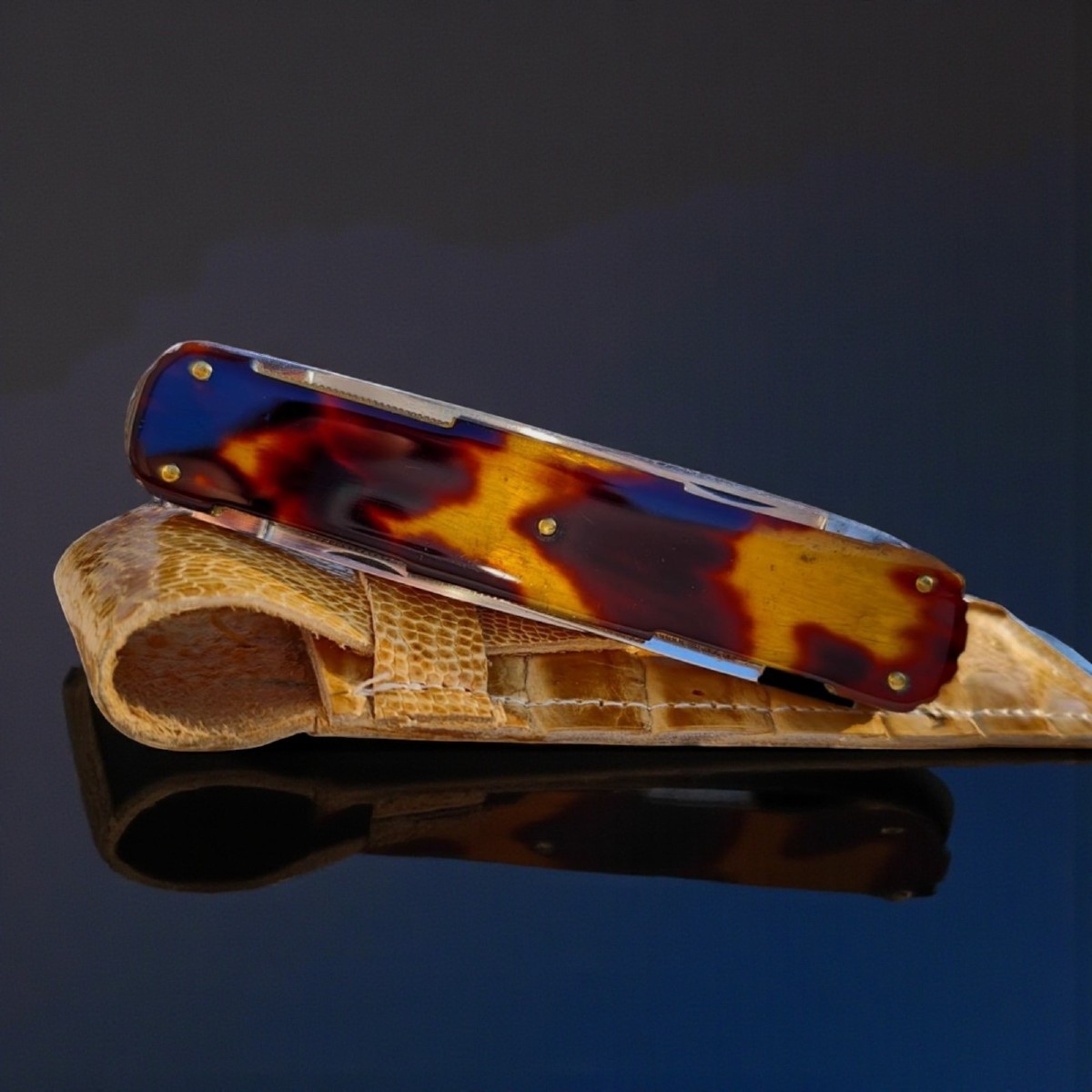 Coltello a 4 lame taglia piume, da notaio. Realizzato a mano