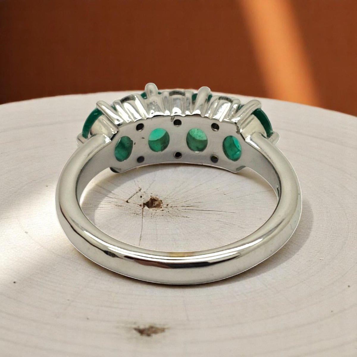 Anello in oro 18kt, Smeraldi Ovali e Diamanti-photo-4