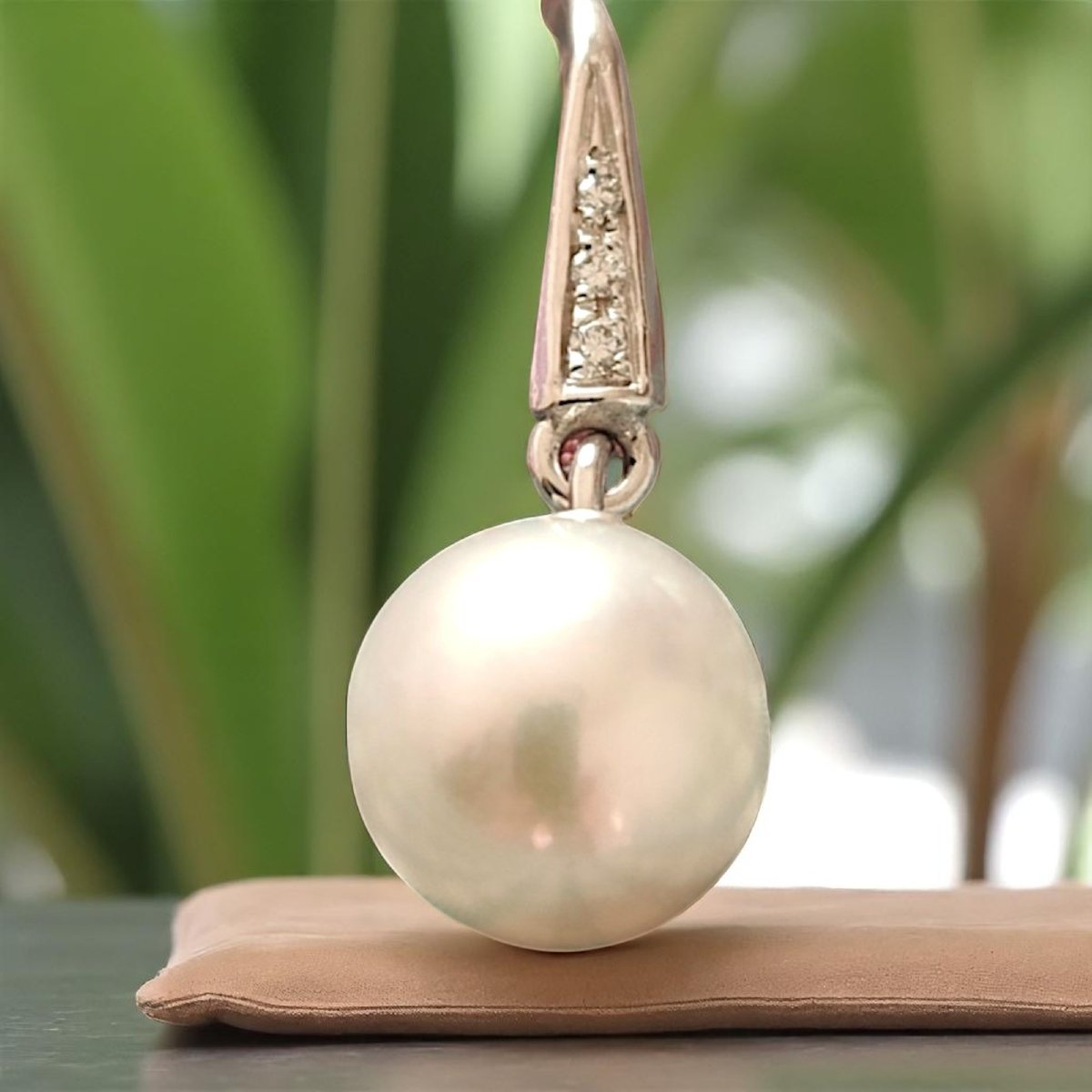 Orecchini in oro Bianco con Perle Australiane e Diamanti-photo-3