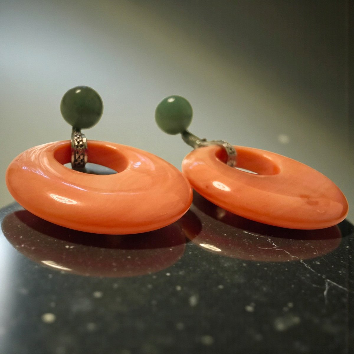 Orecchini pendenti vintage anni '80 con corallo e giada-photo-2