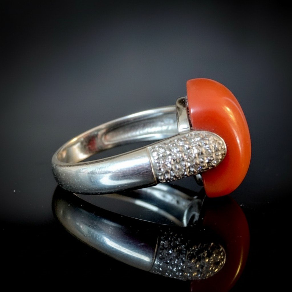 Anello in Oro Bianco 18 Carati con Corallo Color Salmone e Diamanti-photo-1