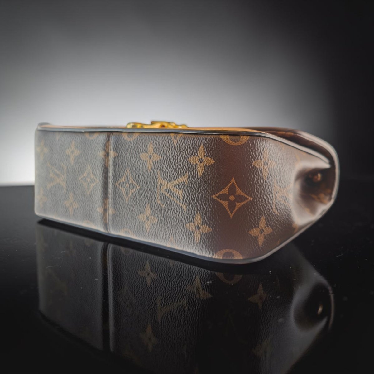 Louis Vuitton Vernis Monogram Cherrywood BB-photo-1
