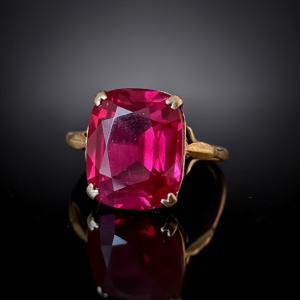 Anello in Oro Giallo 18 Carati con Rubino sintetico