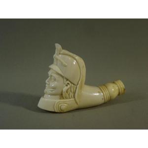 19th Century Pipe Bowl In Ivory Representing A Hussar Soldier's Head