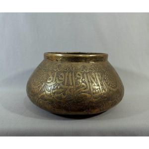 Brass Tas Basin, Iran 19th Century With 4 Epigraphic Cartouches In Thuluth, Marked On Reverse