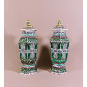 China, Qing Dynasty, Kangxi Period (1661–1722) Pair Of Lidded Vases In Glazed Bisque