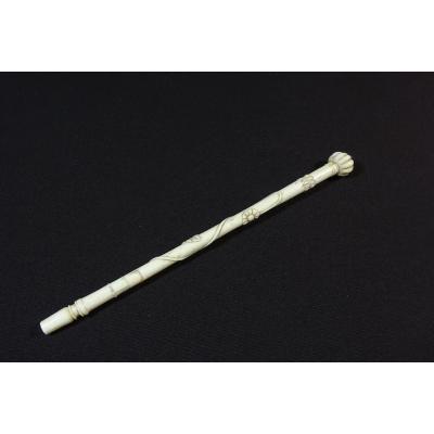 XIXth Century Bone Umbrella Handle With Decor Sculpted Of Flowers, Foliage, And Pommel Forming A Flattened, Ribbed Sphere