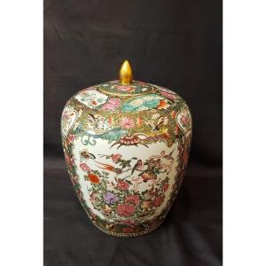 Covered Porcelain Vase From Canton, China, 20th Century