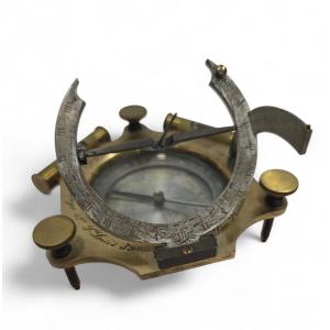 American Portable Sundial In Engraved Bronze, 19th Century