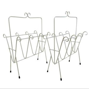 Coppia di portariviste in ferro verniciato bianco, manifattura italiana, anni ’70