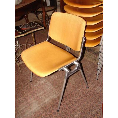 60 Chairs Castelli Giancarlo Piretti 1980