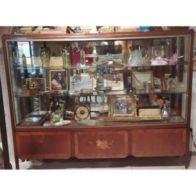 Large Collector Showcase 1900