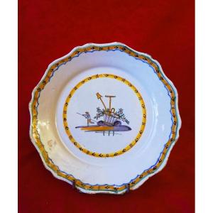 18th Century Plate With Gardener's Decoration