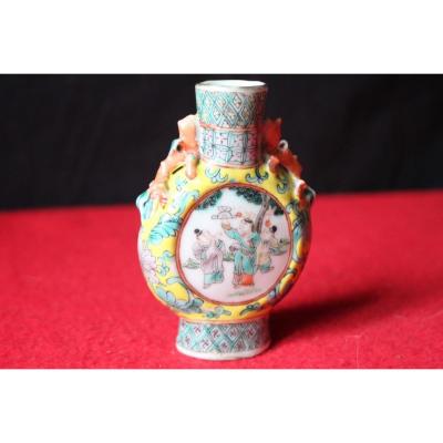 Small Gourd Vase Made Of China Porcelain