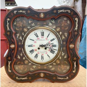 Bull's Eye Or Chime That Tells The Time And Sounds Good 