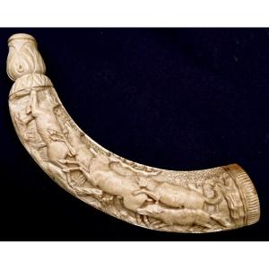 Hunting Powder Flask In Deer Bone Carved With A Hunting Scene, 18th Century
