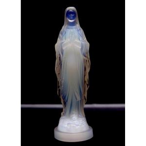 Etling Mary In Prayer Opalescent Glass Circa 1930