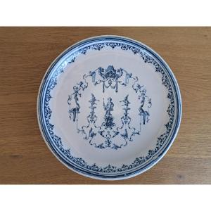 Moustiers, Mounted Plate, Berain, 18th Century. 