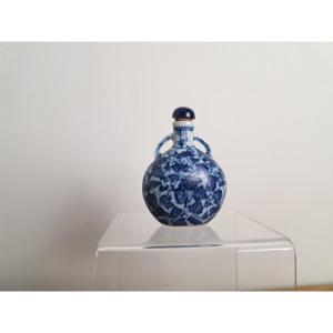 Snuffbox, Porcelain, China, 20th Century. 