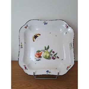 Fruit And Butterfly Dish, Porcelain, 18th Century. 